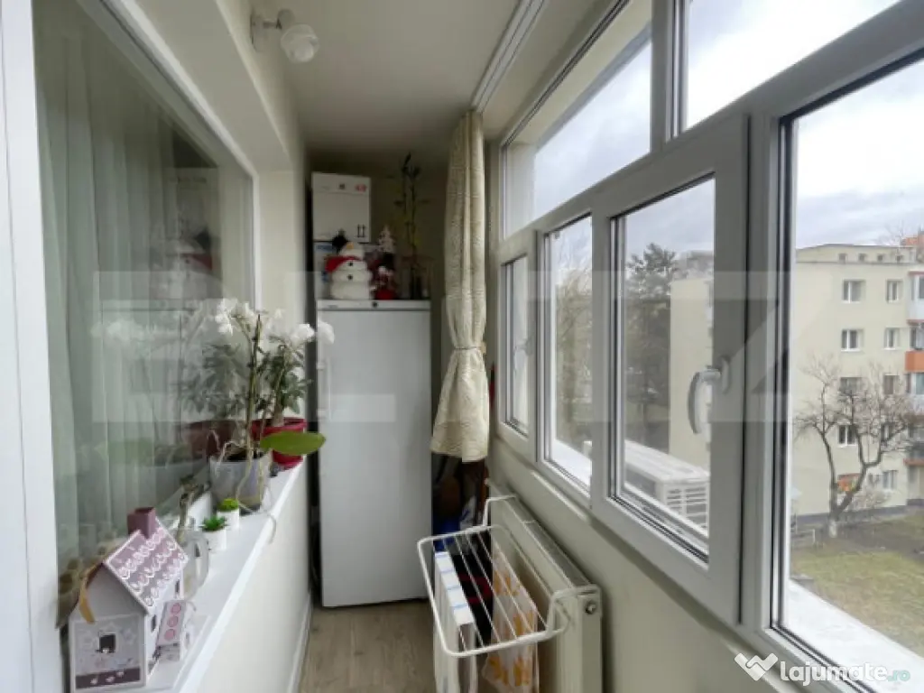 Apartament spațios de 4 cam, complet modernizat, la cheie, 