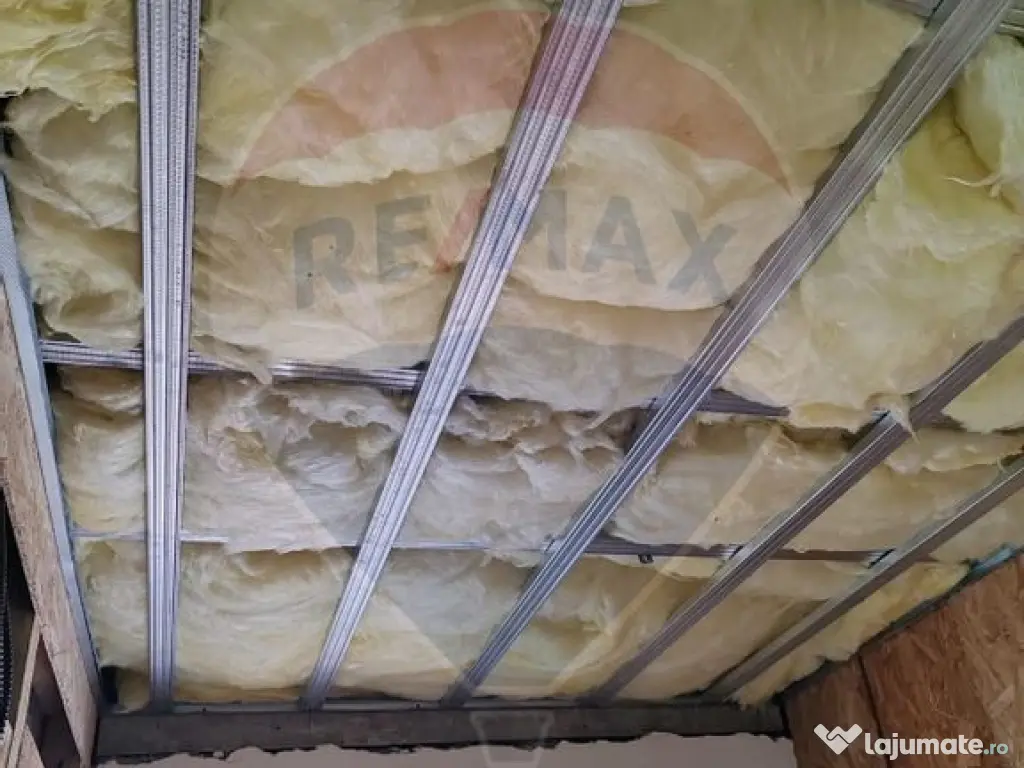 Casă / Vilă cu 4 camere de vânzare Sabareni 