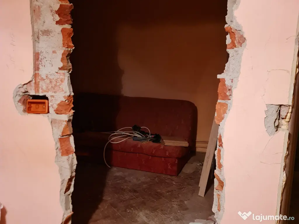 De vânzare apartament 3 camere 