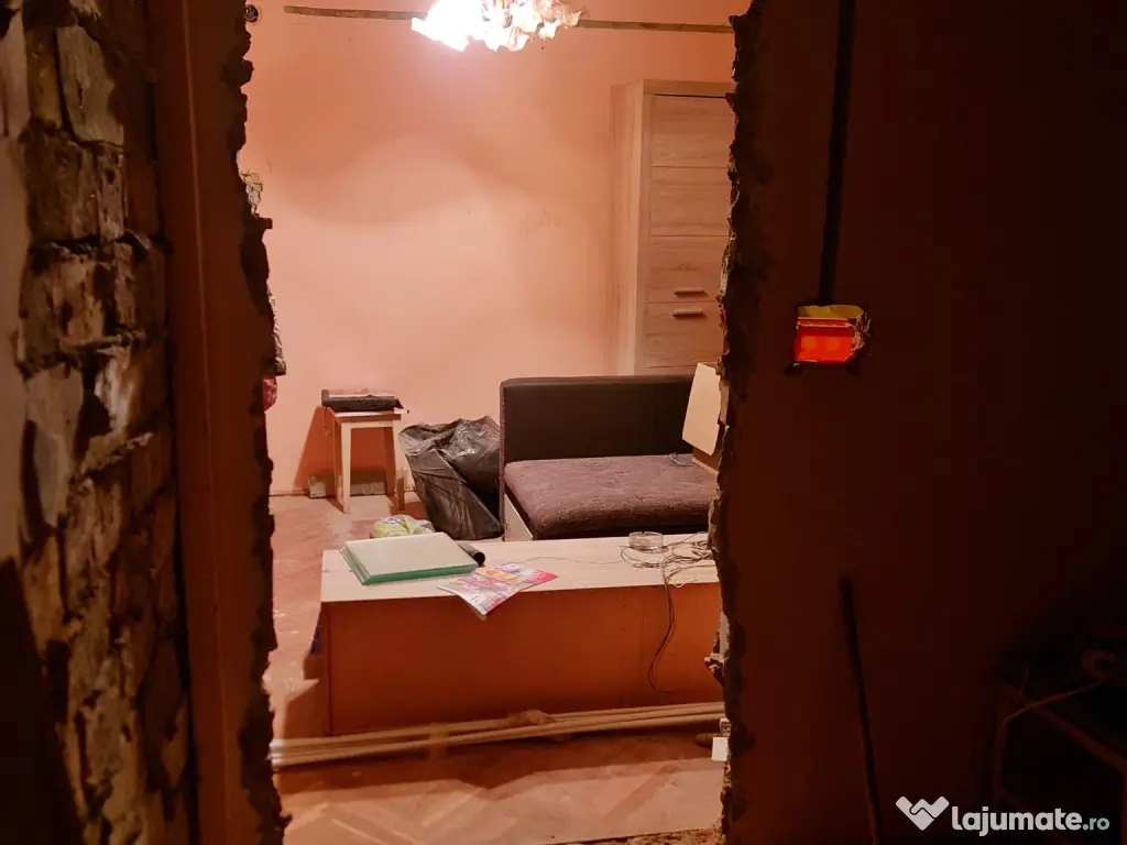 De vânzare apartament 3 camere 