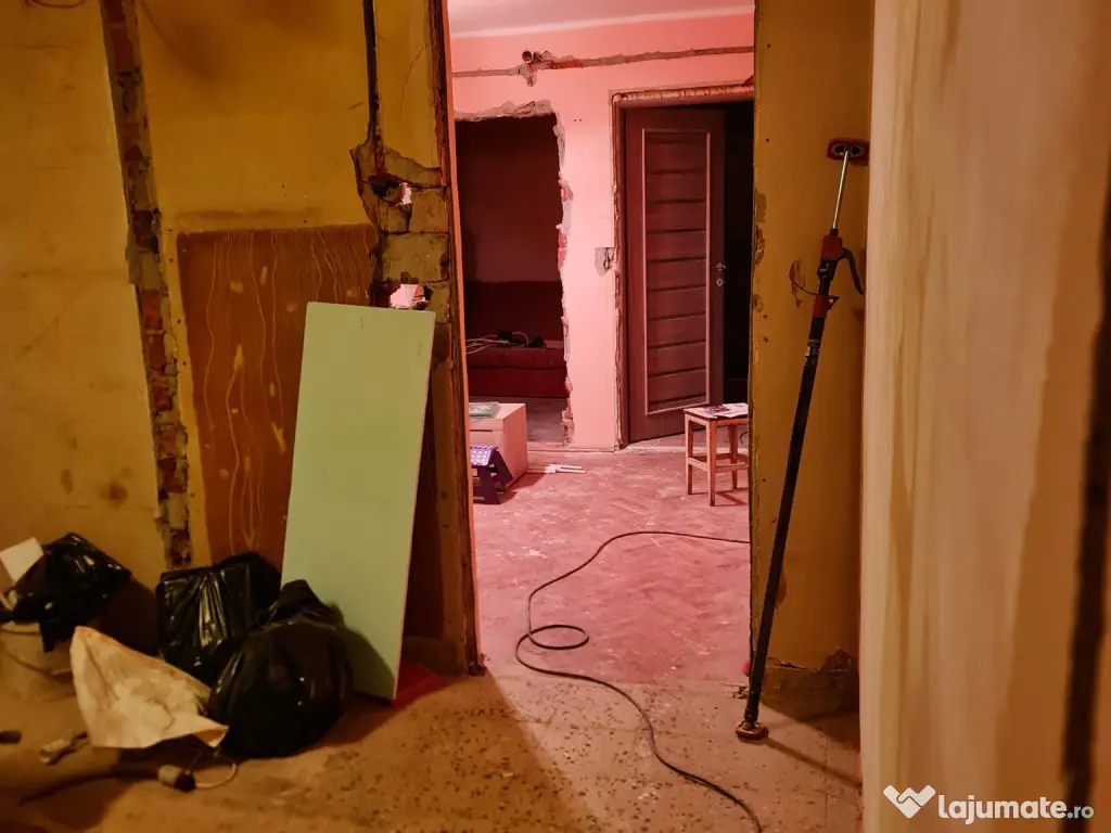 De vânzare apartament 3 camere 