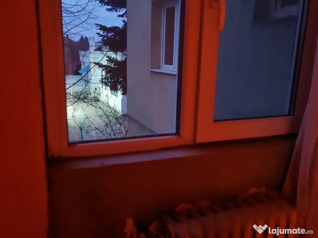 De vânzare apartament 3 camere 