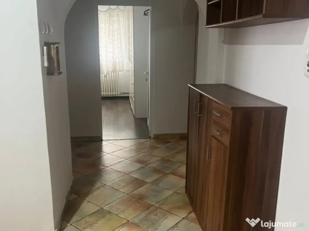 Apartament 4 cam de inchiriat 