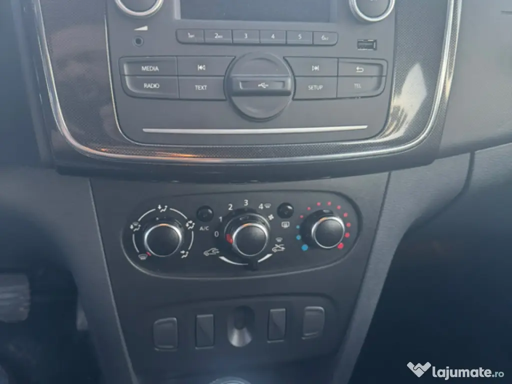 Dacia Sandero recent adusă în țară cu km reali 