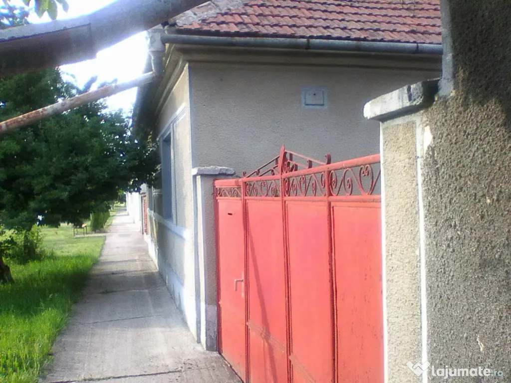 Vand casa 4 camere  Macea 