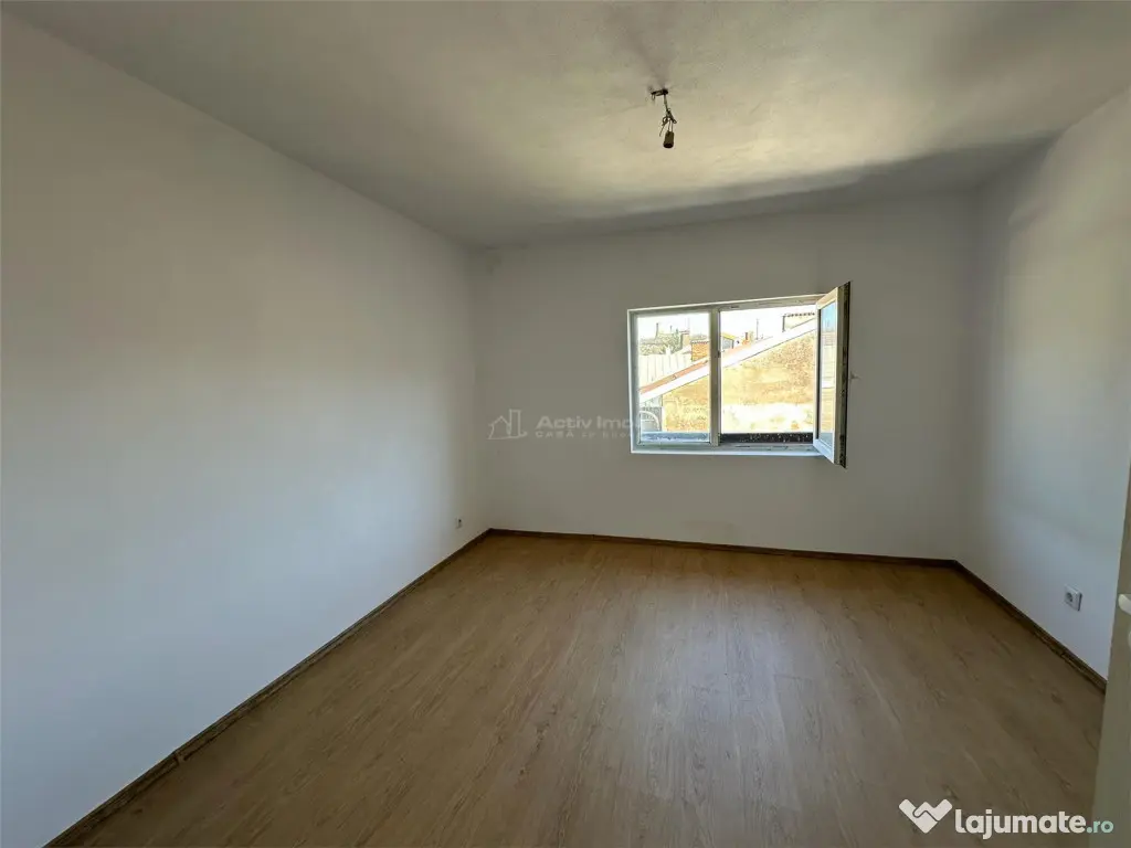 Resita, Apt. 3 Cam, Cf.1 Decom. Central 