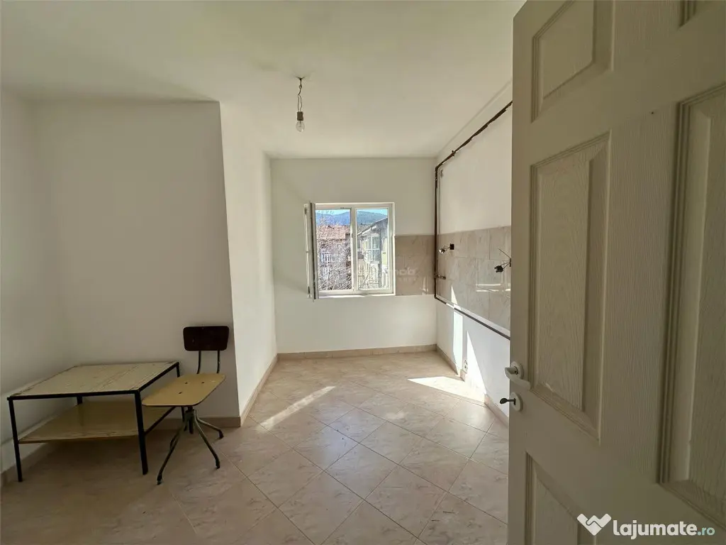 Resita, Apt. 3 Cam, Cf.1 Decom. Central 