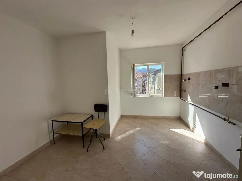 Resita, Apt. 3 Cam, Cf.1 Decom. Central 