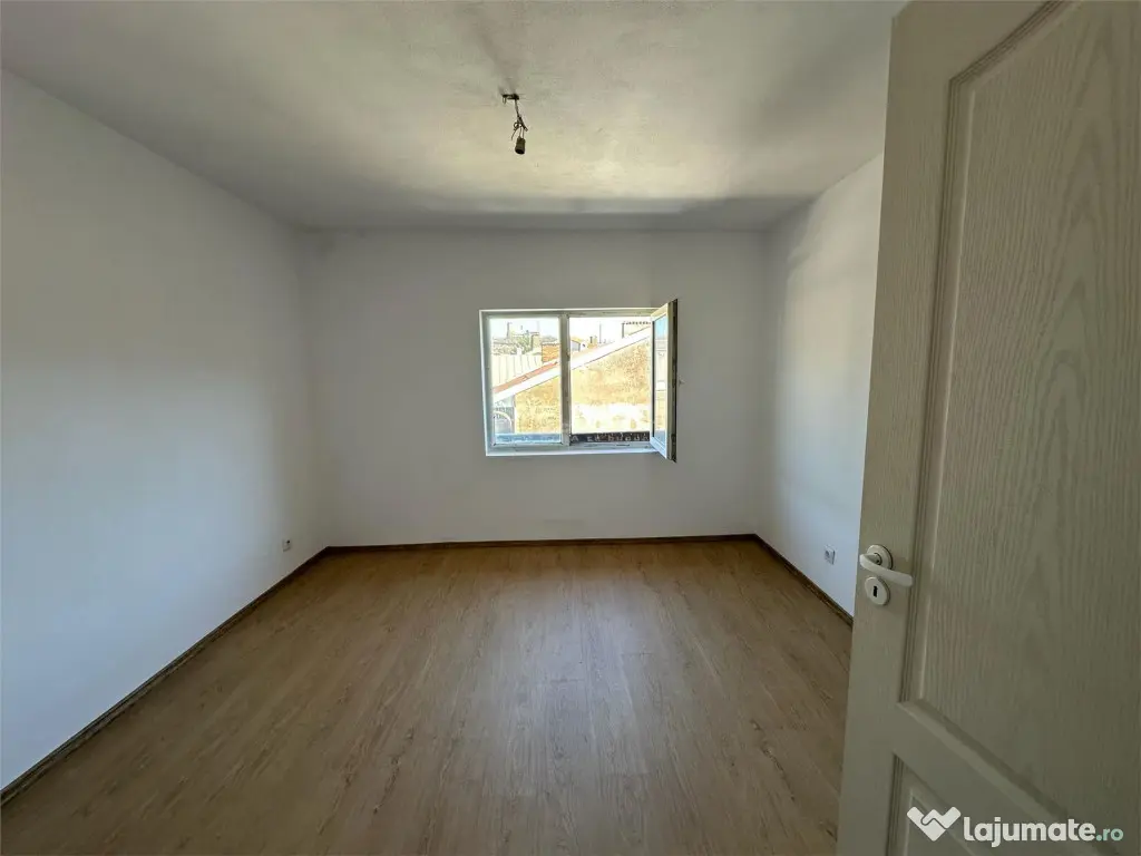 Resita, Apt. 3 Cam, Cf.1 Decom. Central 