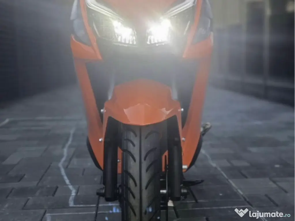 Vând scuter revo50 25km/h