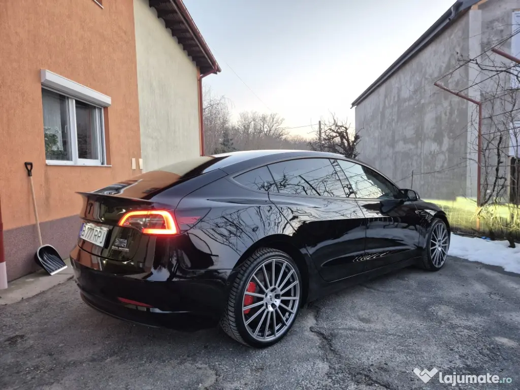 Tesla Model 3 Performance 