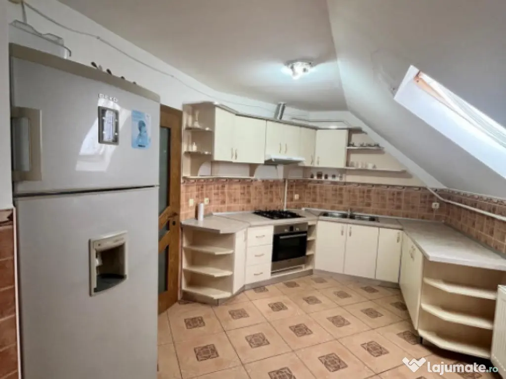 Apartament 4 camere, decomandat, Radauti 