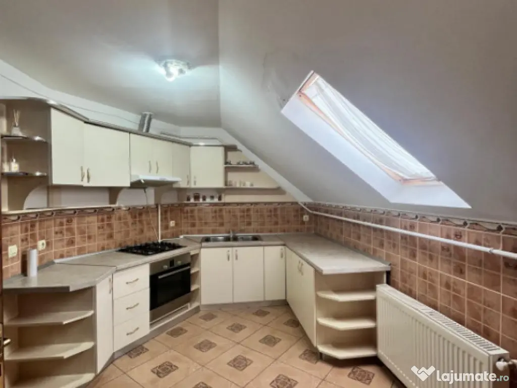 Apartament 4 camere, decomandat, Radauti 