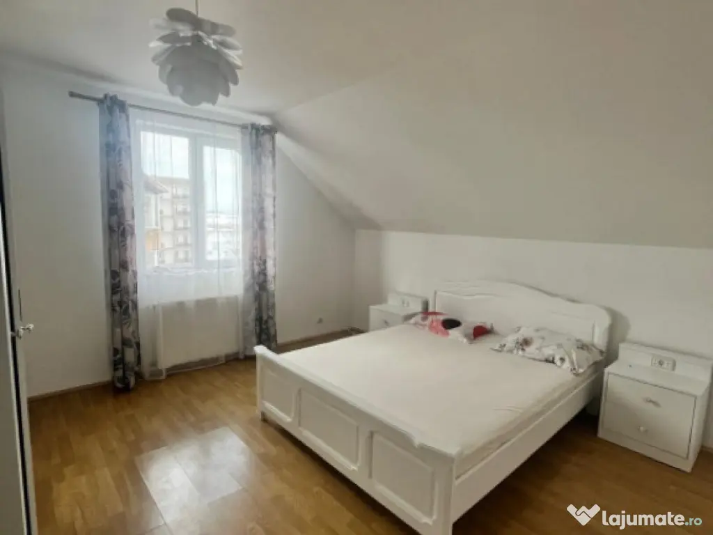 Apartament 4 camere, decomandat, Radauti 