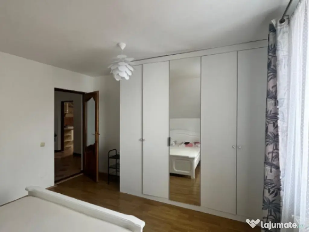 Apartament 4 camere, decomandat, Radauti 