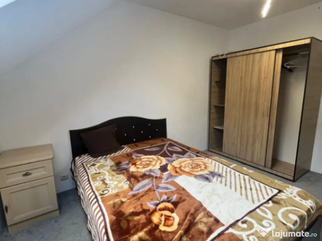 Apartament 4 camere, decomandat, Radauti 