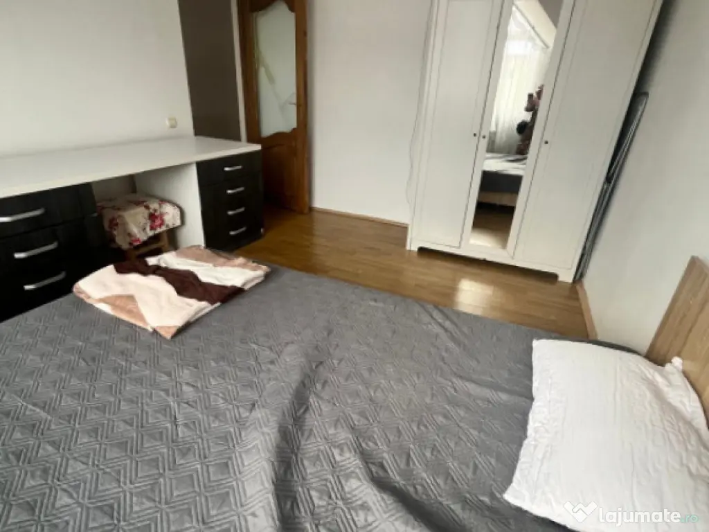 Apartament 4 camere, decomandat, Radauti 