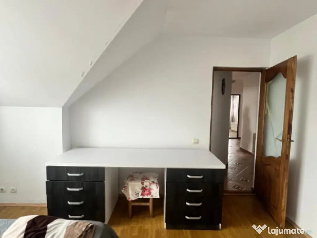 Apartament 4 camere, decomandat, Radauti 