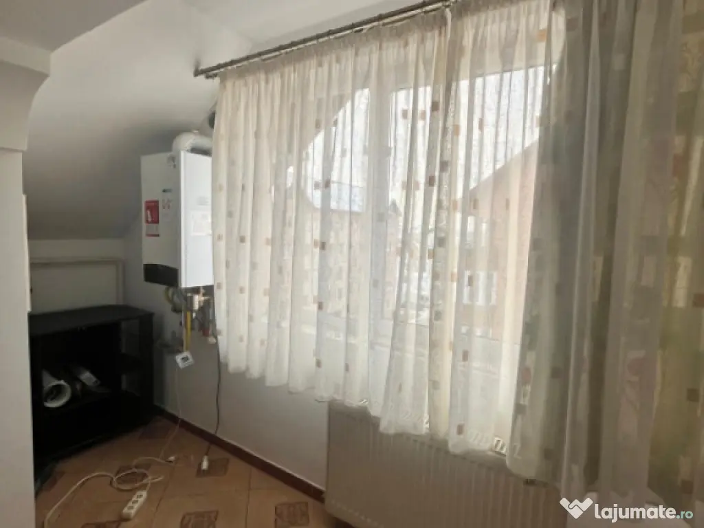 Apartament 4 camere, decomandat, Radauti 