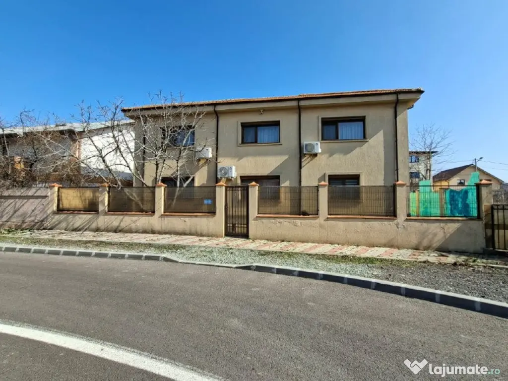 Vila P+1E de vanzare in localitatea Eforie Nord, zona de vile 