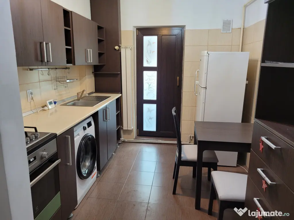 P.F. închiriez apartament 2 cam. Nicolina 
