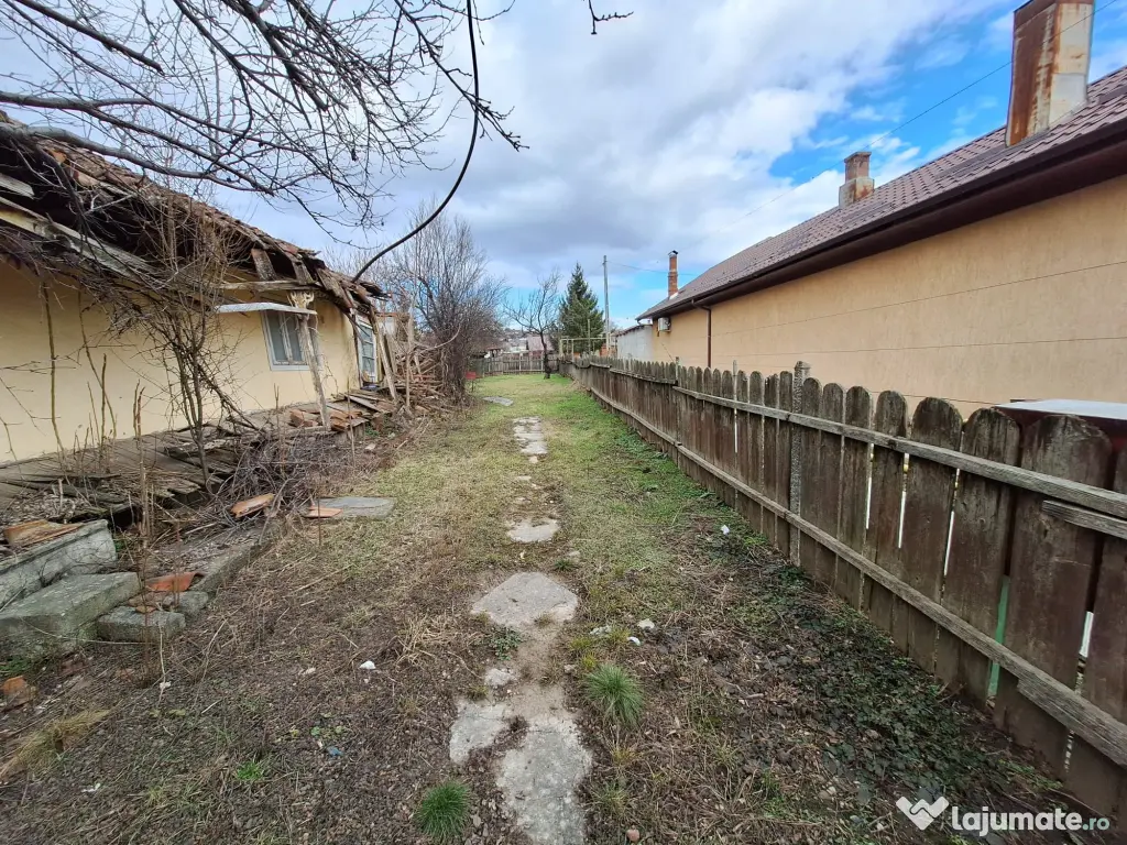 Casă bătrânescă de vânzare