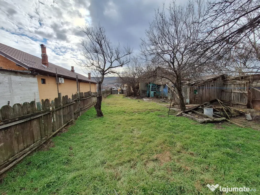 Casă bătrânescă de vânzare