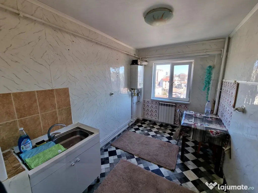 Casa de cultura-apartament 2 camere decomandat cu gaze 