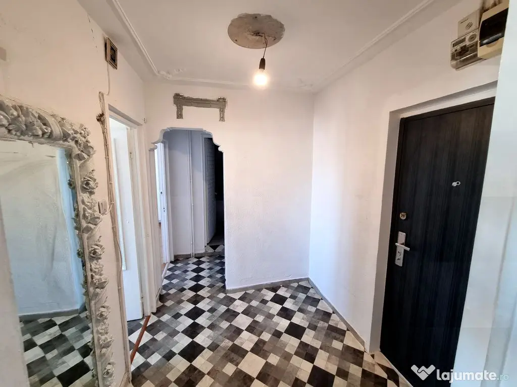 Casa de cultura-apartament 2 camere decomandat cu gaze 