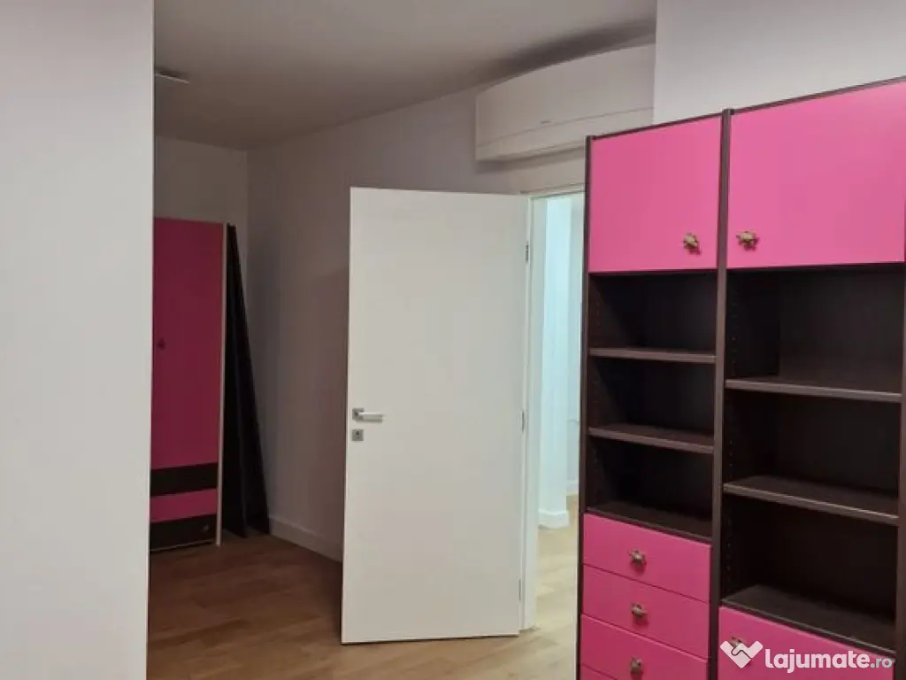 Piata Unirii Apart nou finisaje lux 131 mp plus curte 200...