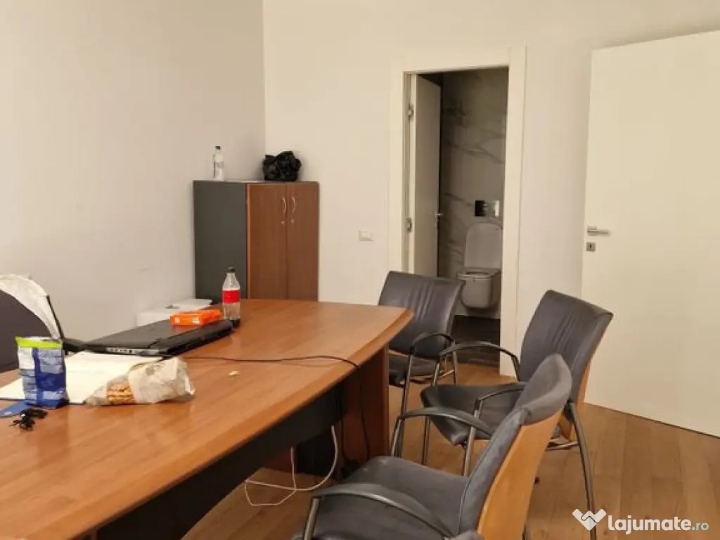 Piata Unirii Apart nou finisaje lux 131 mp plus curte 200...