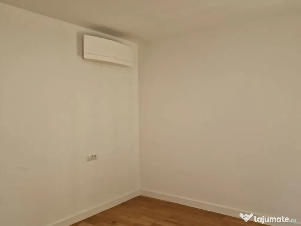 Piata Unirii Apart nou finisaje lux 131 mp plus curte 200...