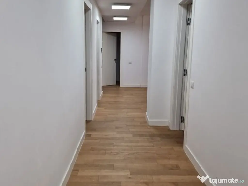 Piata Unirii Apart nou finisaje lux 131 mp plus curte 200...