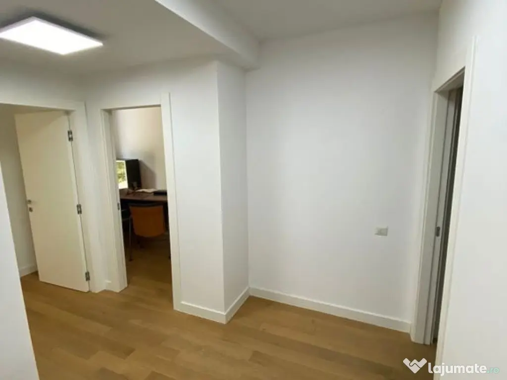 Piata Unirii Apart nou finisaje lux 131 mp plus curte 200...