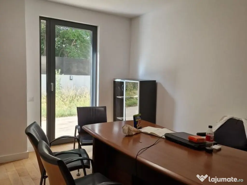 Piata Unirii Apart nou finisaje lux 131 mp plus curte 200...