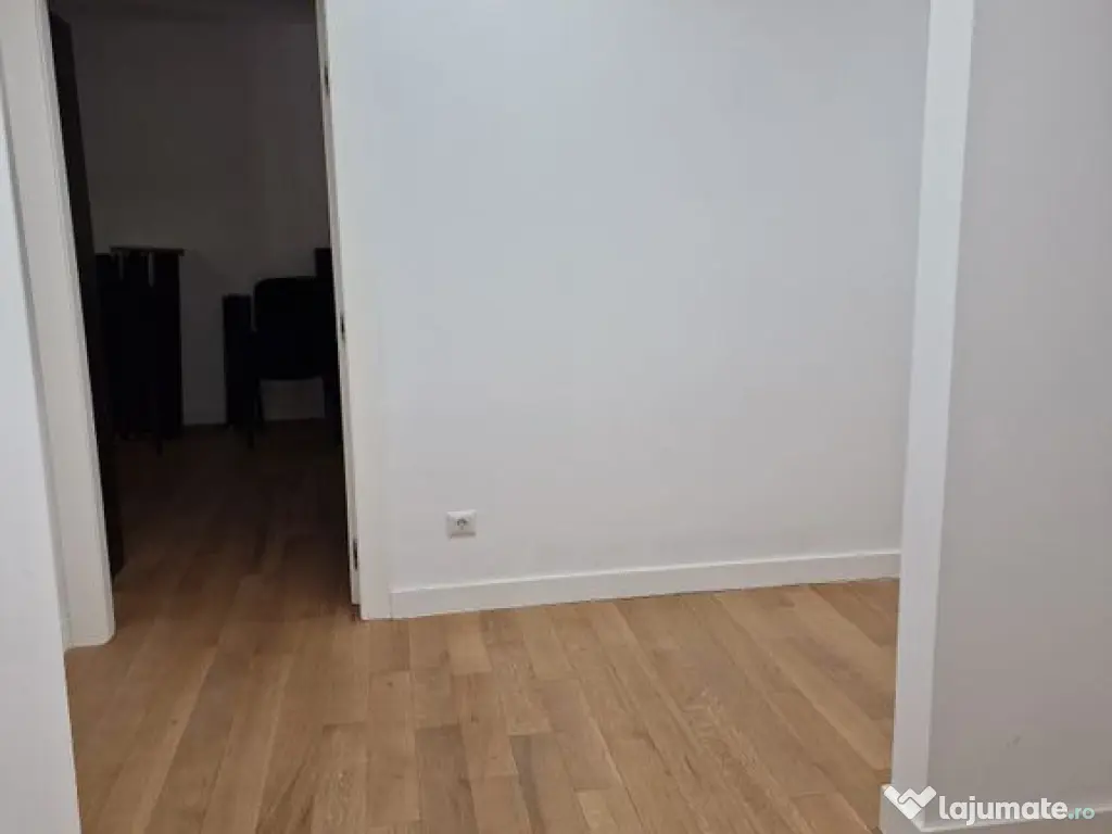 Piata Unirii Apart nou finisaje lux 131 mp plus curte 200...