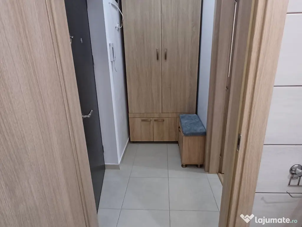 Vand garsoniera decomandata 30 mp . 