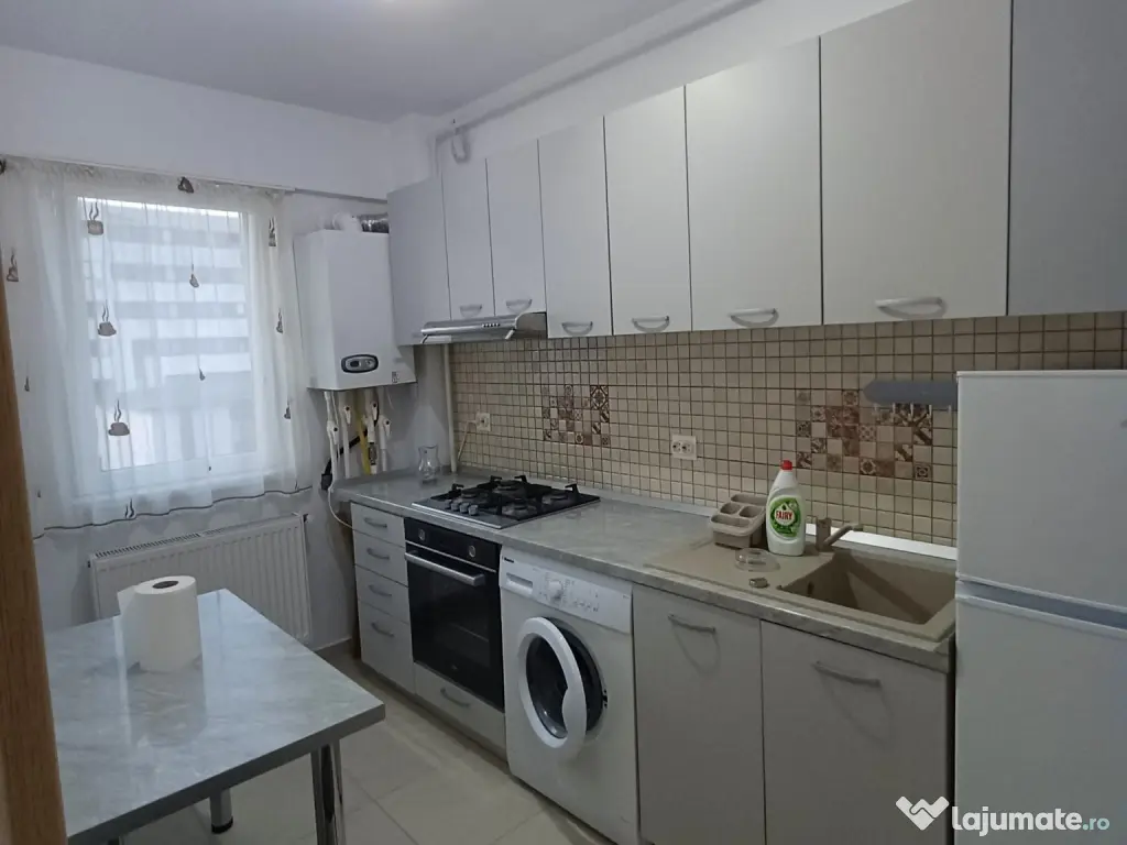 Vand garsoniera decomandata 30 mp . 