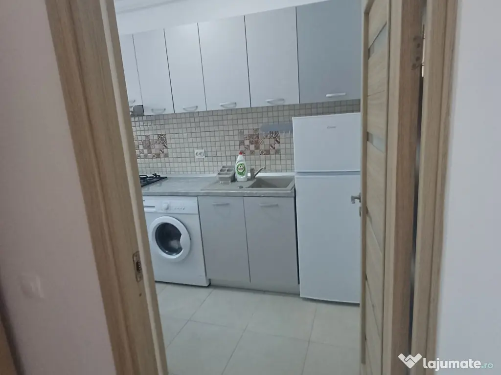 Vand garsoniera decomandata 30 mp . 