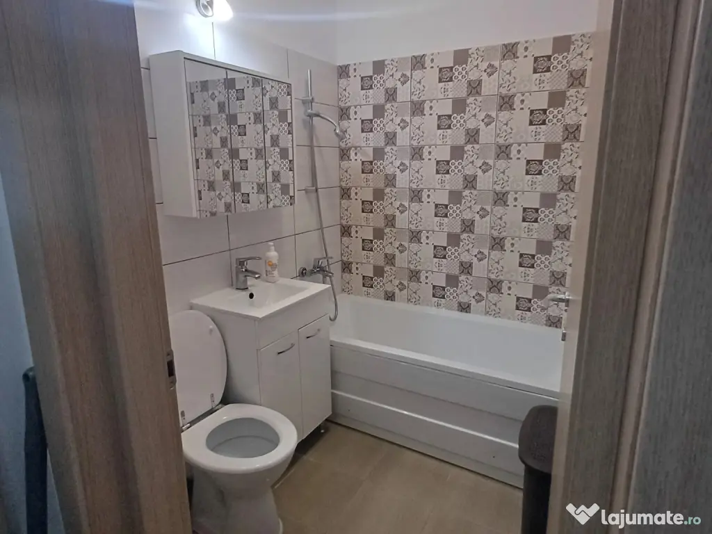 Vand garsoniera decomandata 30 mp . 