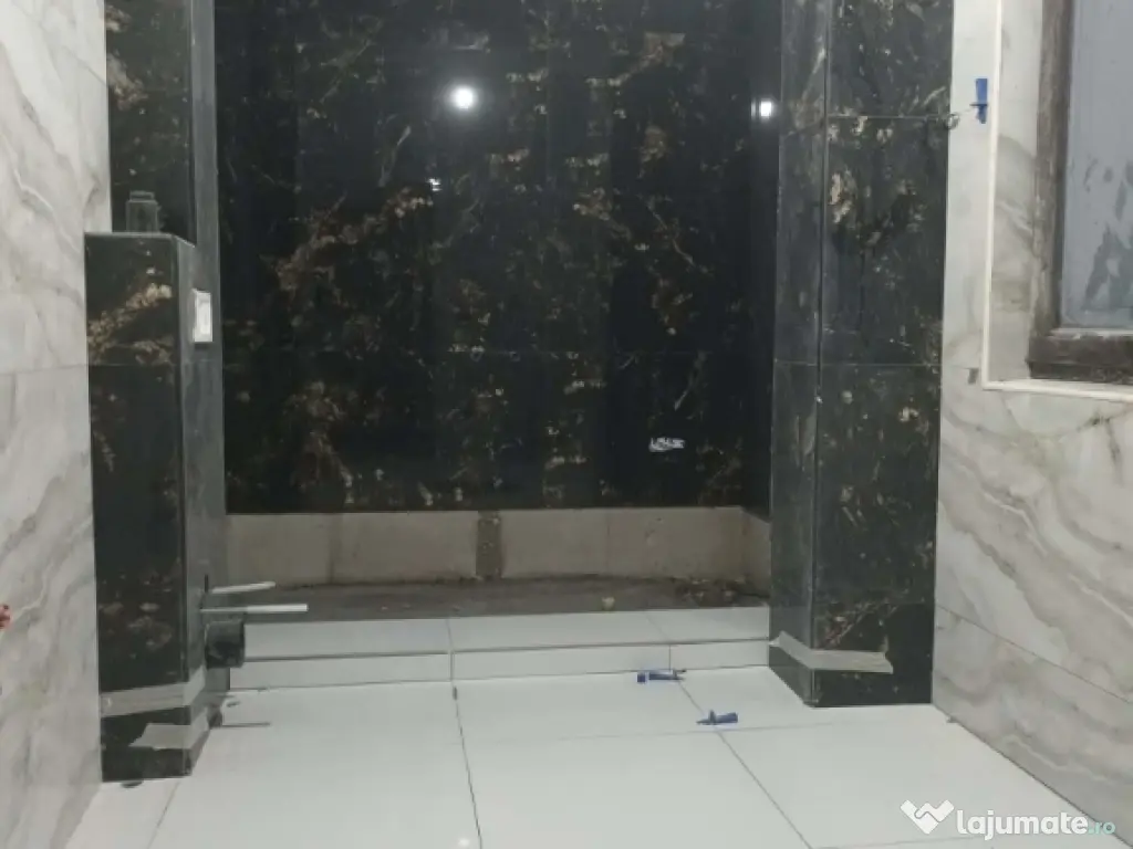 Executam lucrare exterior interior