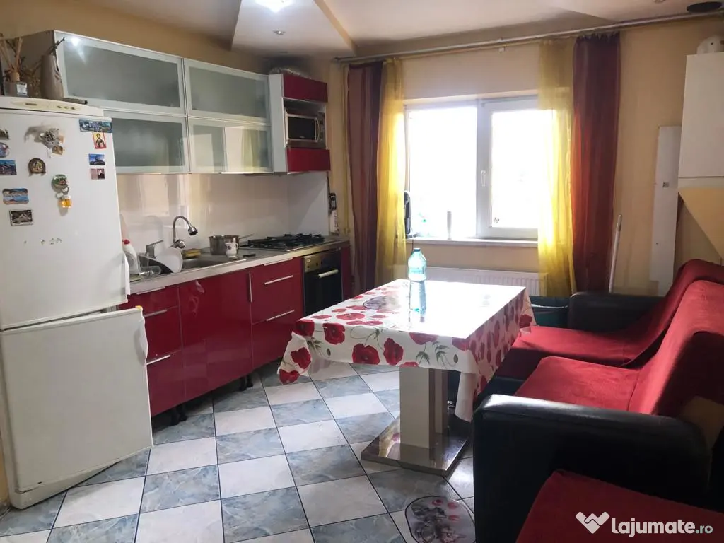 Inchiriez apartament 3 camere decomandat in Constanta 