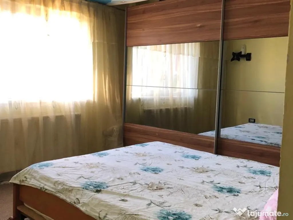 Inchiriez apartament 3 camere decomandat in Constanta 