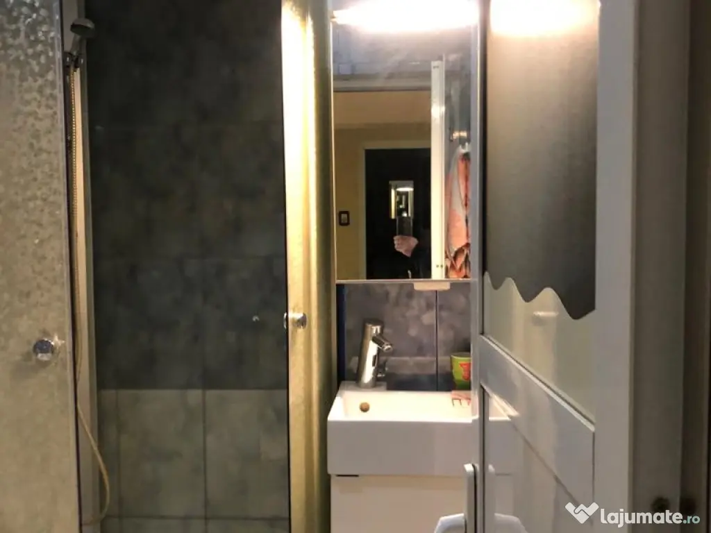 Inchiriez apartament 3 camere decomandat in Constanta 