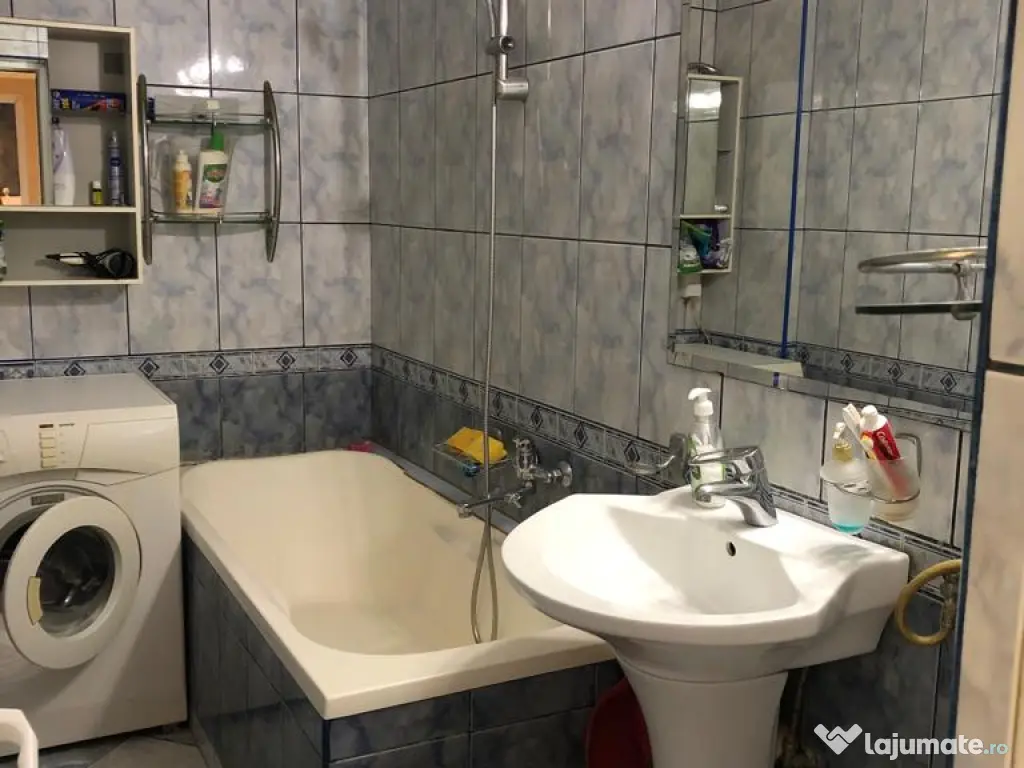 Inchiriez apartament 3 camere decomandat in Constanta 