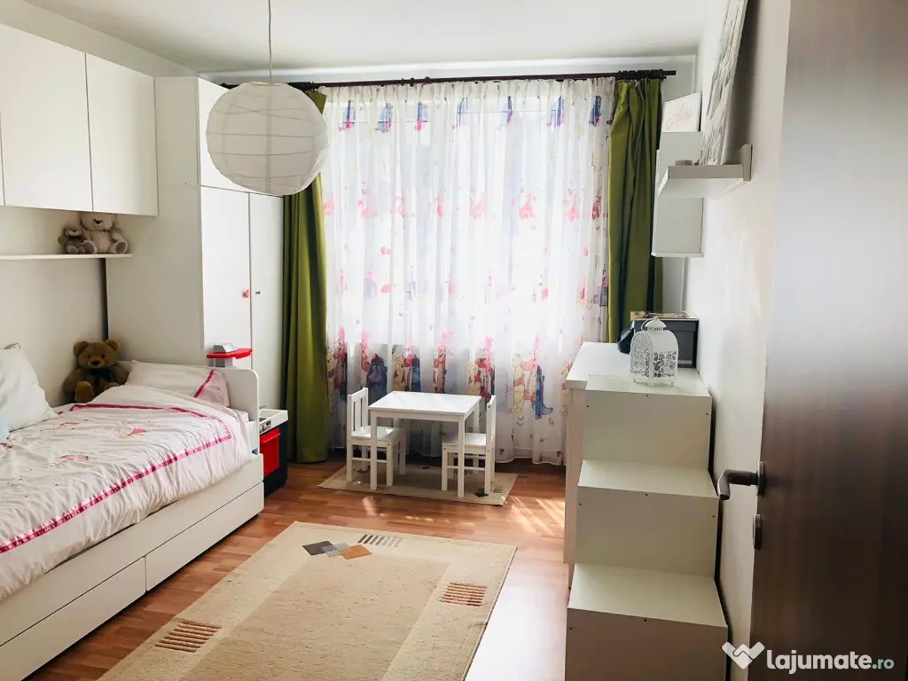 Apartament 3 camere, etaj 2, balcon, parcare Floresti zona Stadion 