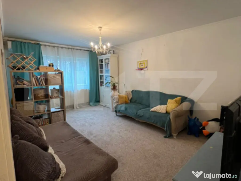 Apartament cu 3 camere, decomandat, Rovine - Damarin 