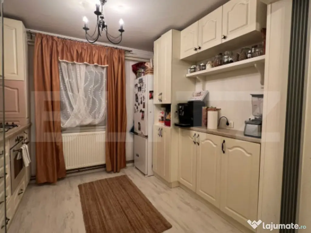 Apartament cu 3 camere, decomandat, Rovine - Damarin 