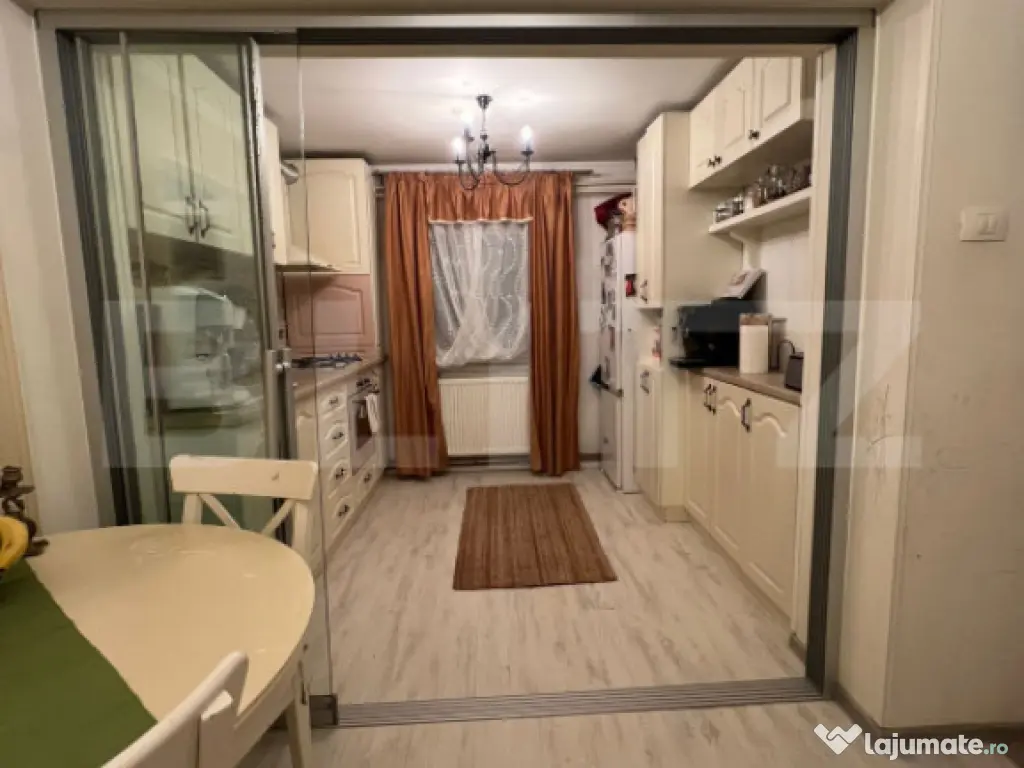 Apartament cu 3 camere, decomandat, Rovine - Damarin 