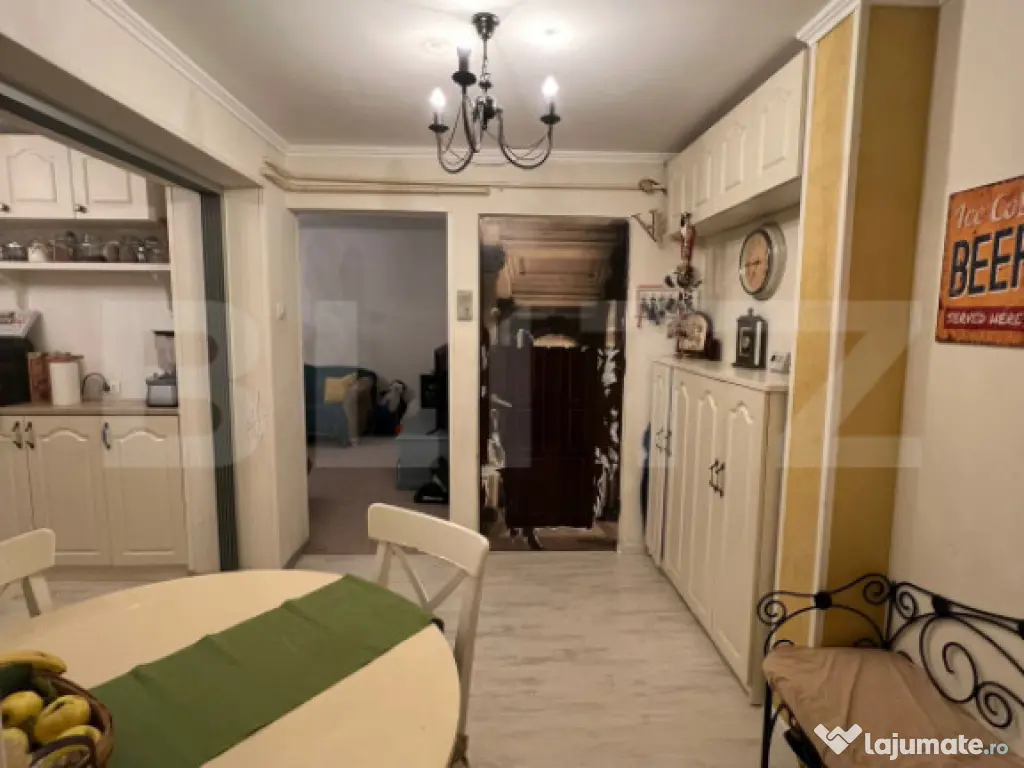 Apartament cu 3 camere, decomandat, Rovine - Damarin 